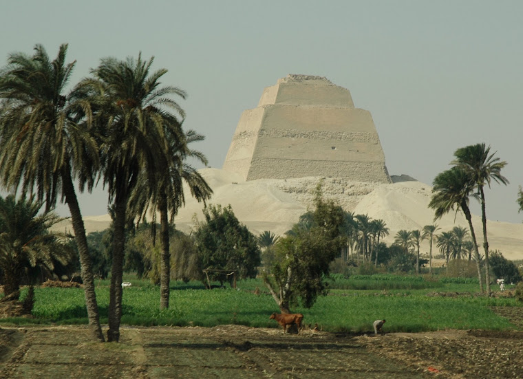 13. Meidoum pyramid - Fayoum area ; Egypt