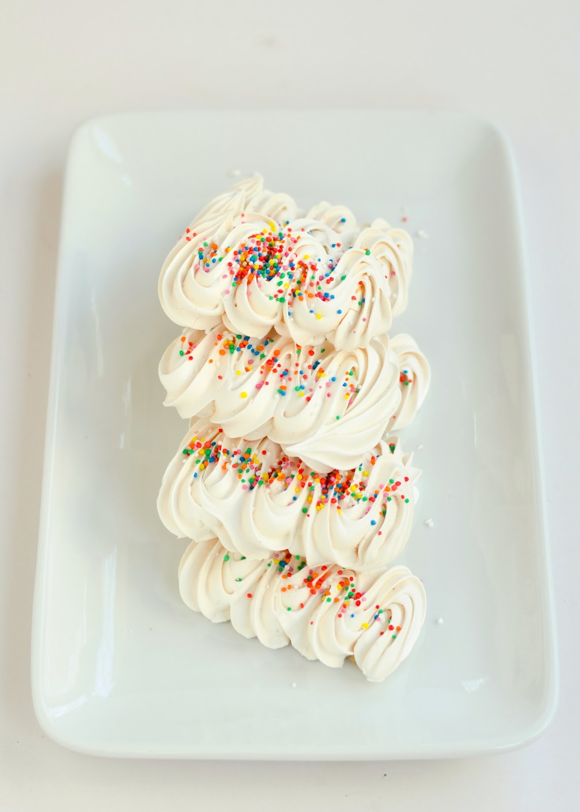 The moonblush Baker Bare necessities// Bakery style meringue cookies