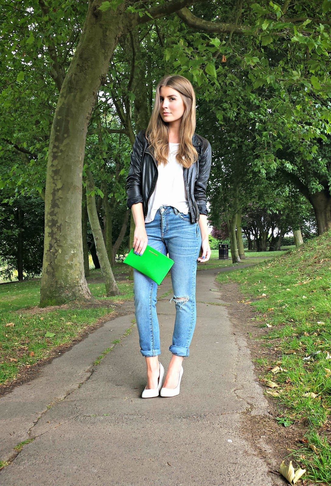 Outfit Girlfriend jeans and leather jacket Style Trunk