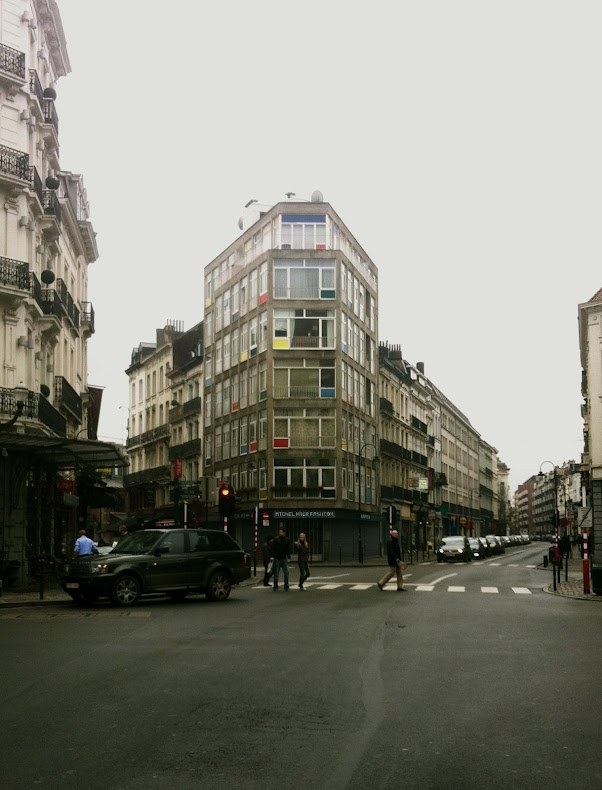 Bruxelles - Immeuble rue Van Artevelde.  Architecte: Paul-Amaury Michel  Construction: 1955