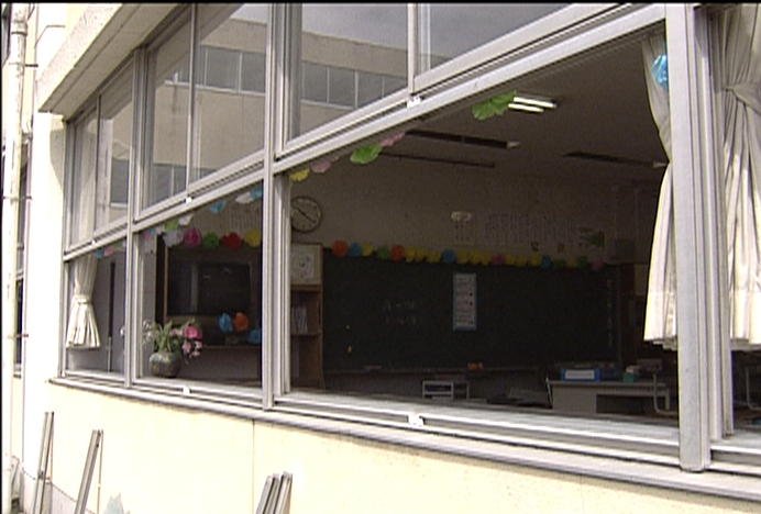 プレップスクール ミネルヴァ授業日誌 窓ガラス破損相次ぐ 小中学校２校で３０枚