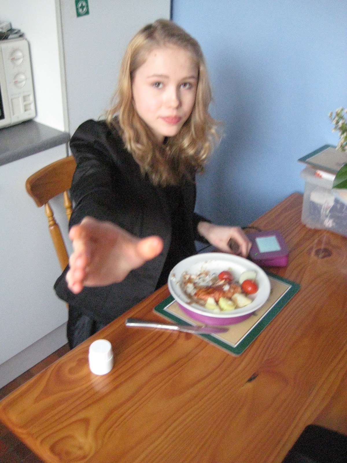 how to have a healthy relationship with food after anorexia