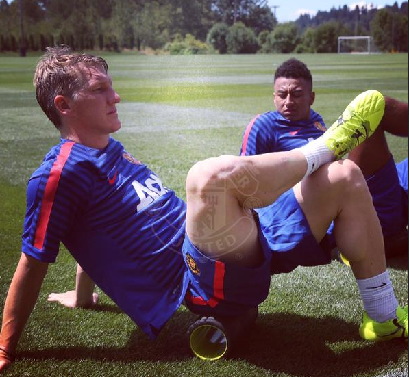 Rooney: Kami Senang Bastian Bisa Gabung Denan MU Rooney: Kami Senang Bastian Bisa Gabung Denan MU