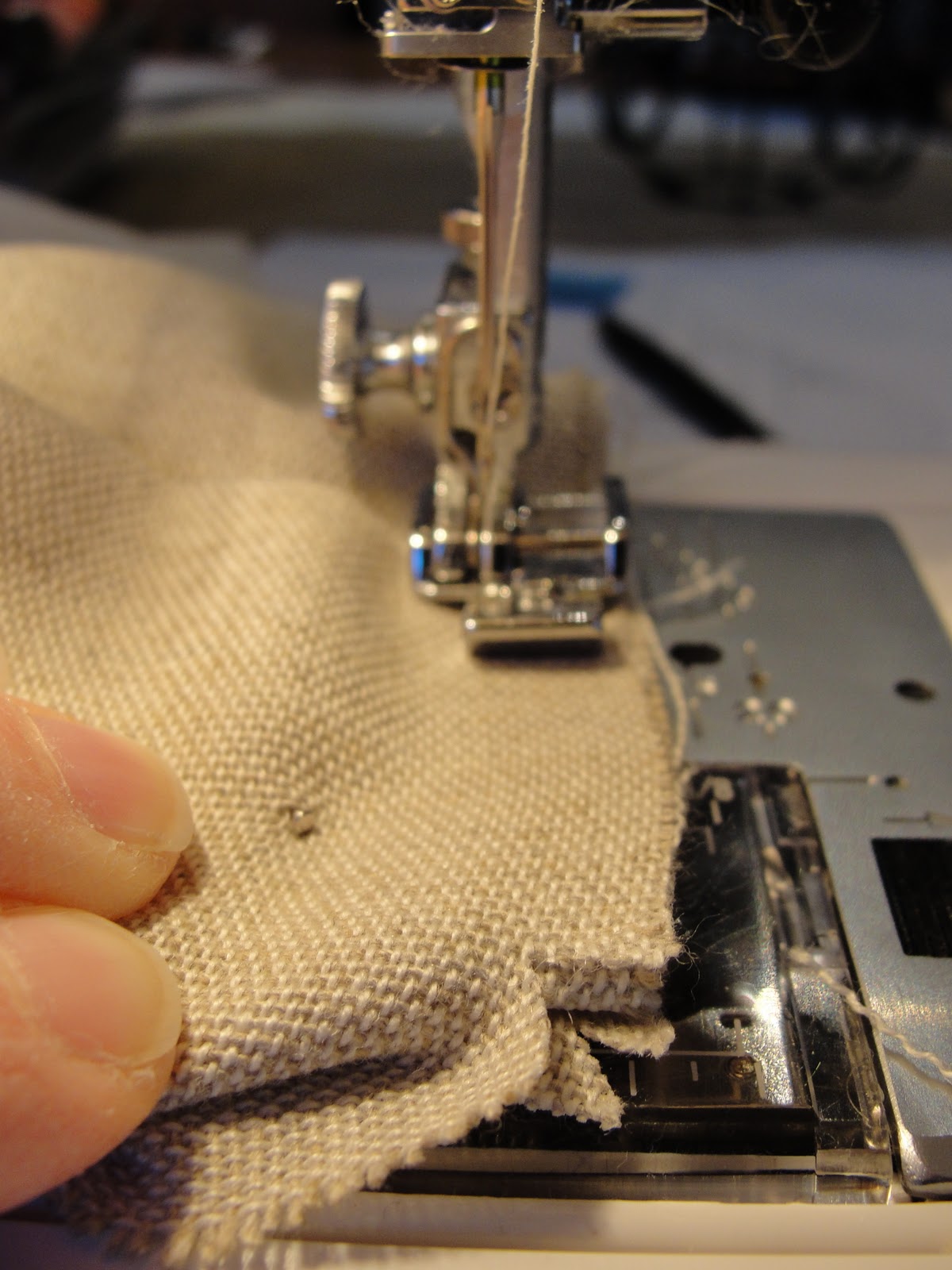 one half world How to sew a table skirt