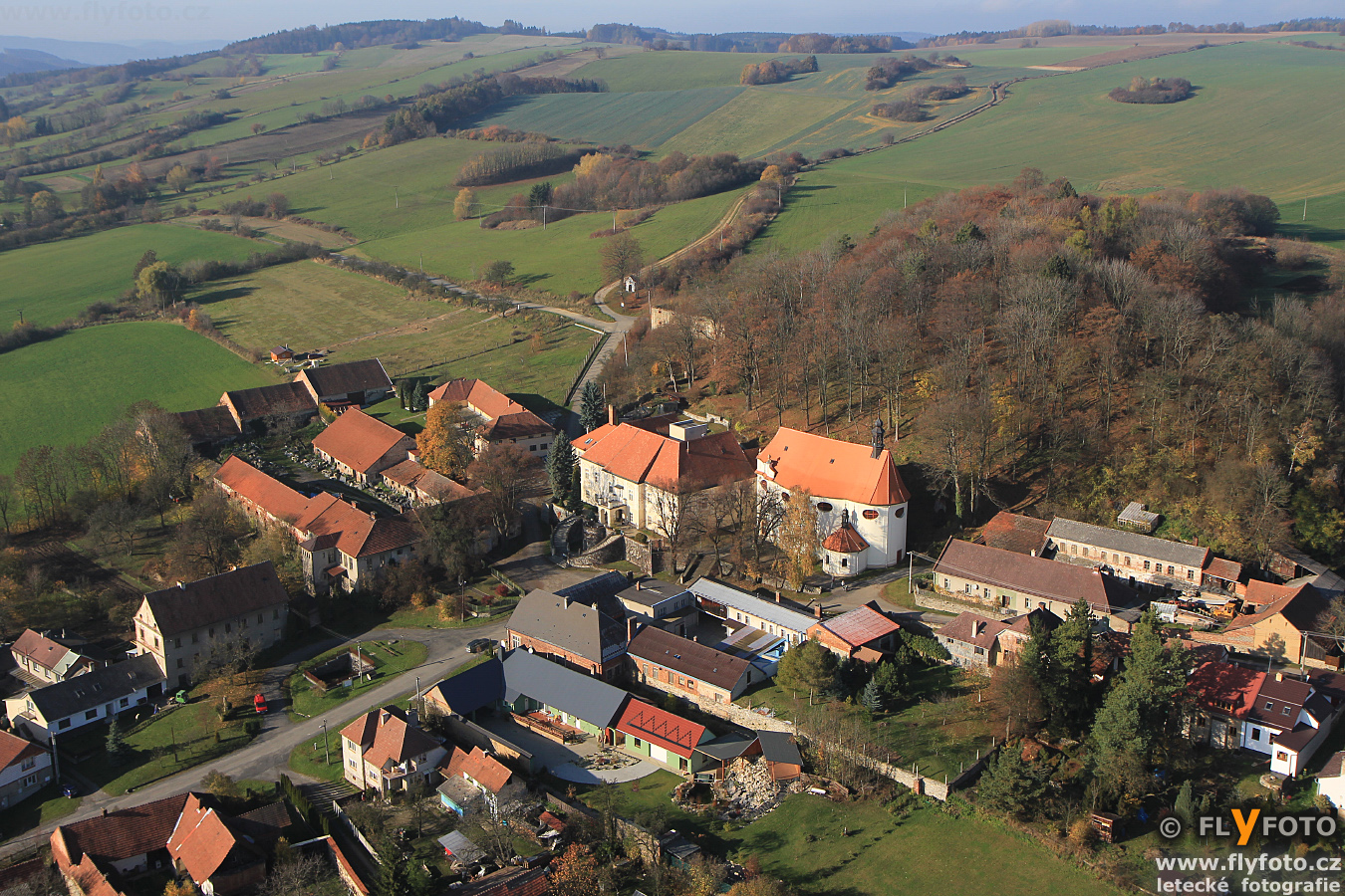 FLyFOTO letecká fotografie a video Jesenec