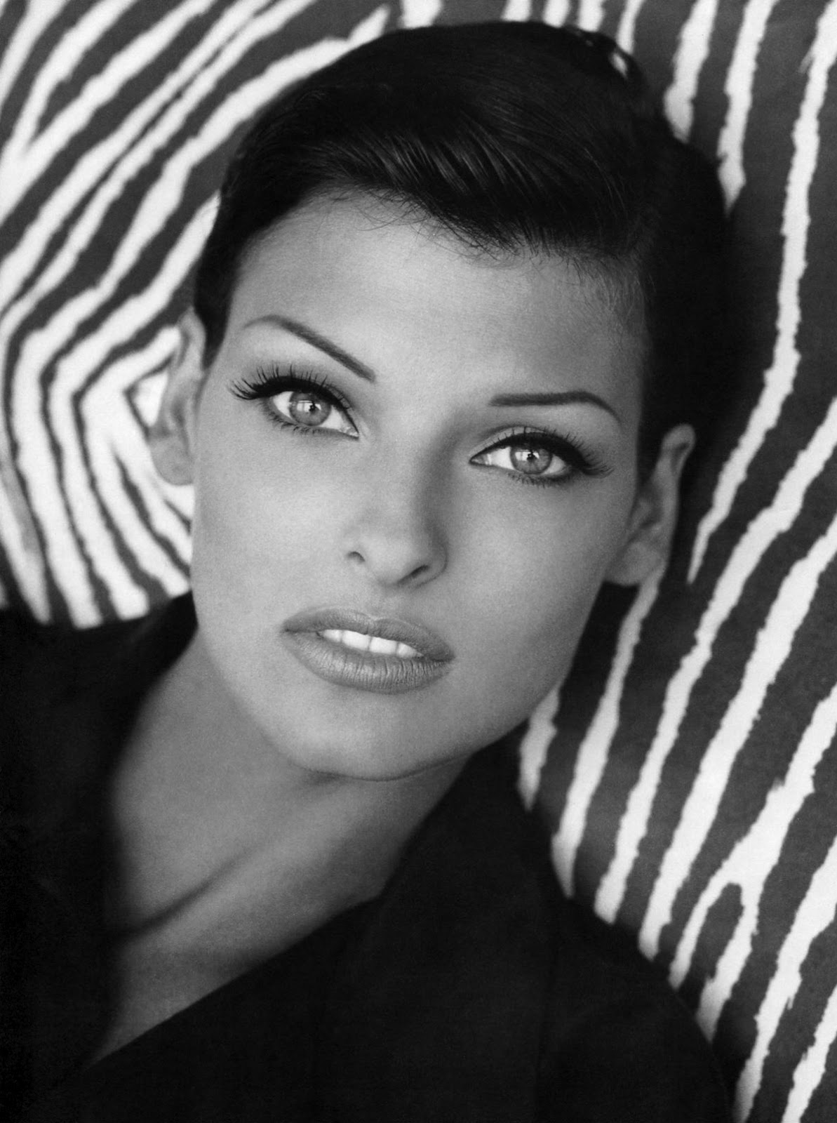 http://4.bp.blogspot.com/-e7_HeOIp8yo/UFn4zDkSIsI/AAAAAAAAJfQ/h7MP3fJBSMI/s1600/Linda+Evangelista+1992+FW+Kenar+Ph+Steven+Meisel+005.jpg