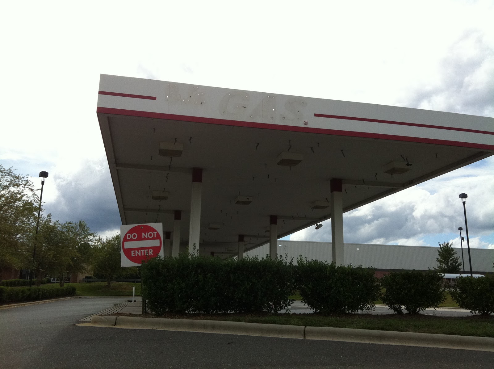 Dead and Dying retail Closed BJ's Wholesale in Charlotte, North Carolina
