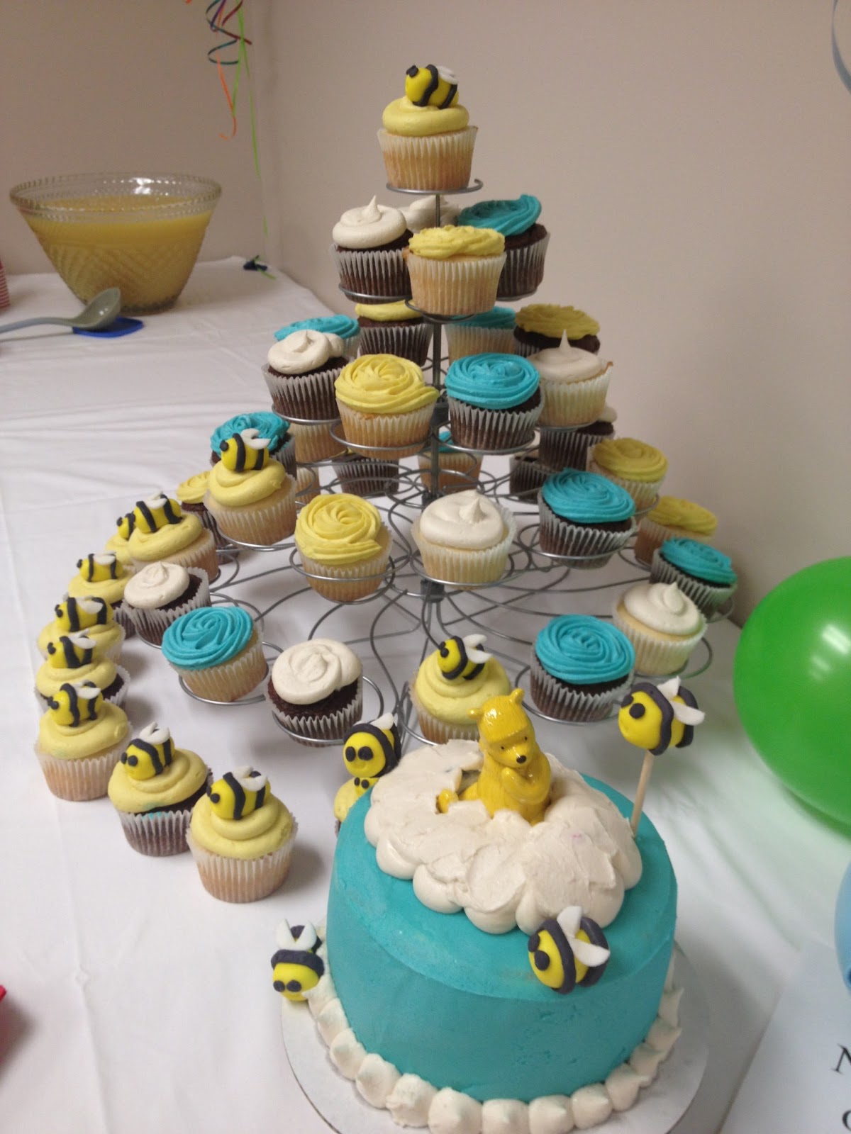 Shop, Craft, Bake Classic Winnie the Pooh cake and cupcakes