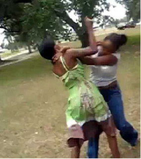 Mother Fights Daughter over Boyfriend In Delta State!
