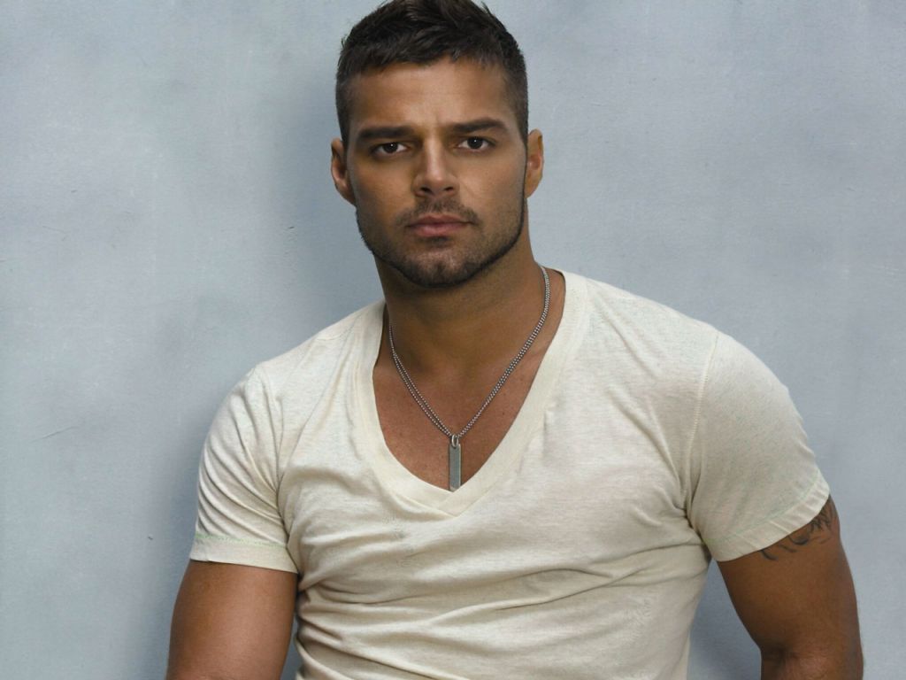 http://4.bp.blogspot.com/-eABLUGOPbvw/T_l2sbxMDsI/AAAAAAAACis/h9M4kf9rxJw/s1600/Ricky-Martin22.jpg