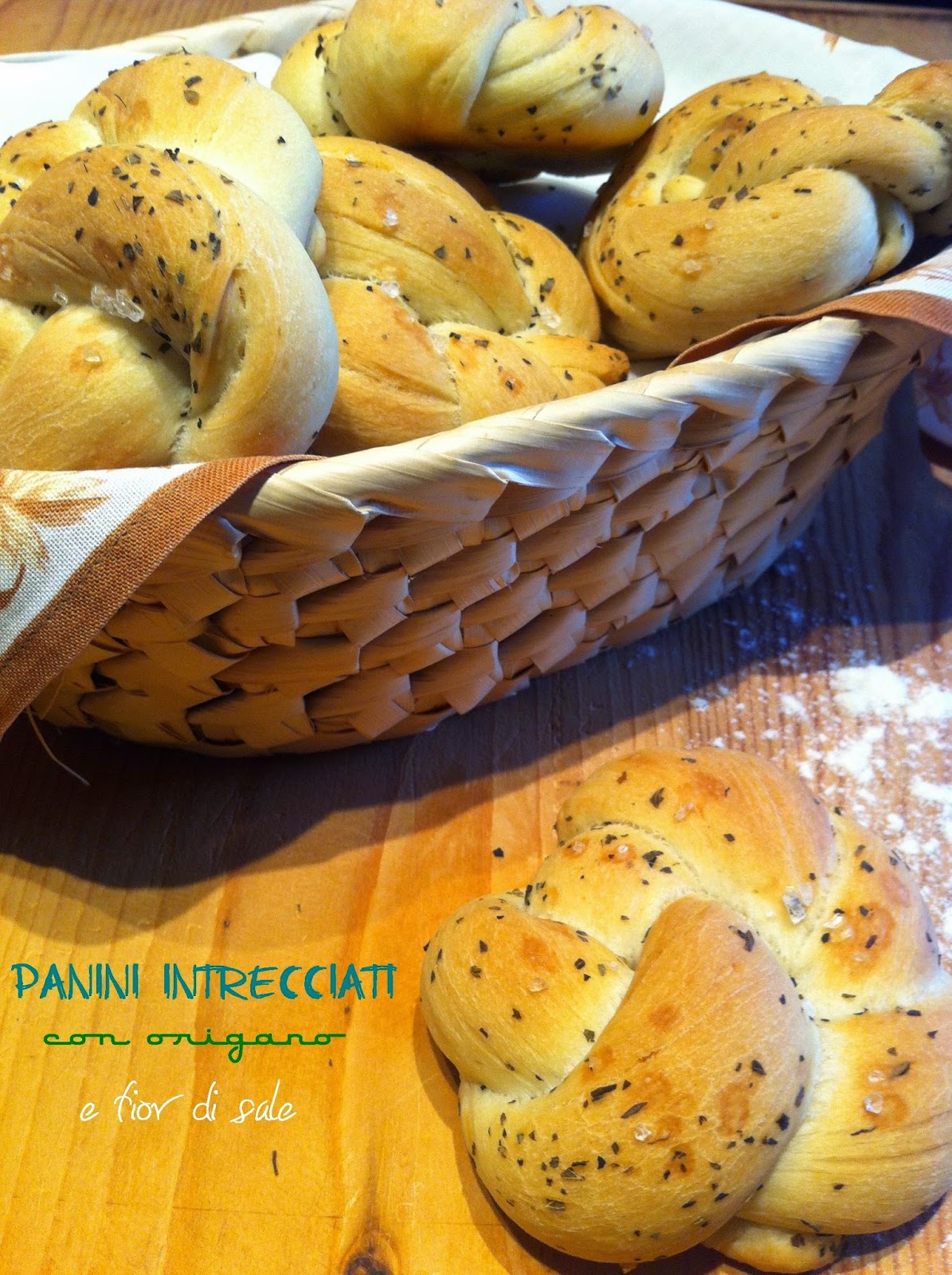 panini intrecciati con origano e fior di sale