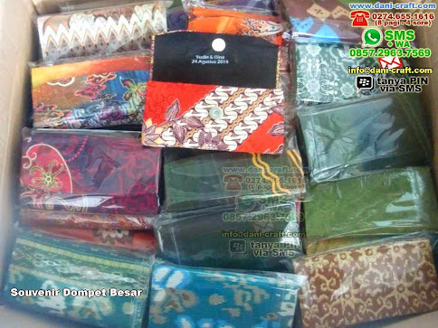 Souvenir Dompet Besar Kain Batik Pontianak