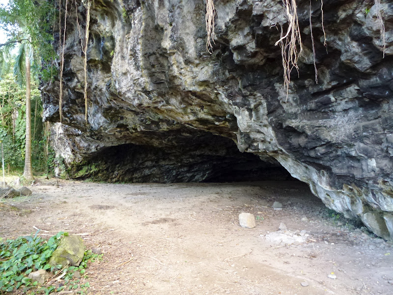 Brian and Ashley's Hiking Blog! Maniniholo Dry Cave