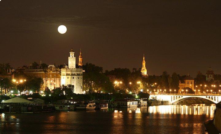 LA NOCHE DE LUNA LLENA EN SEVILLA