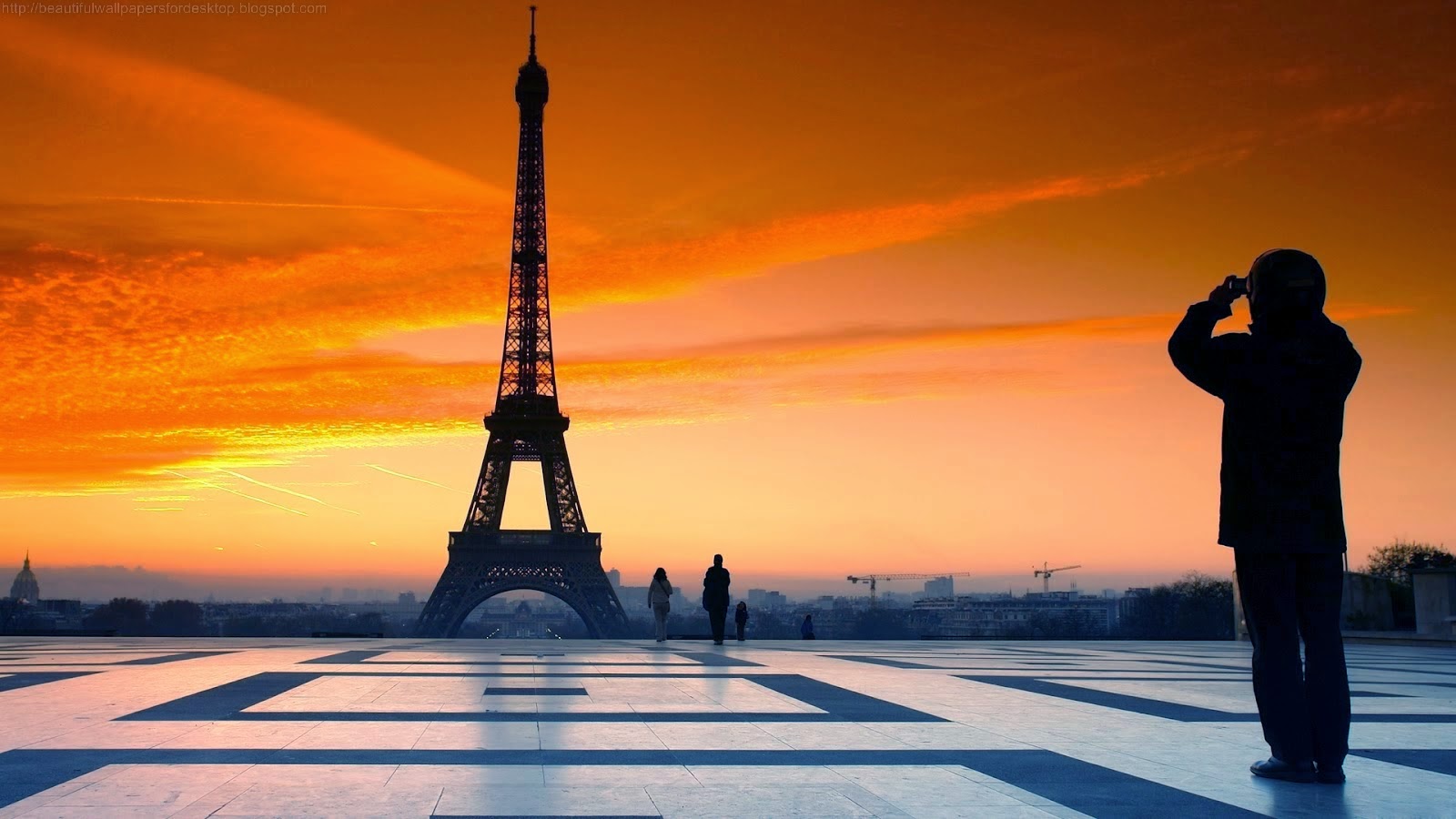 eiffel tower latest 2015