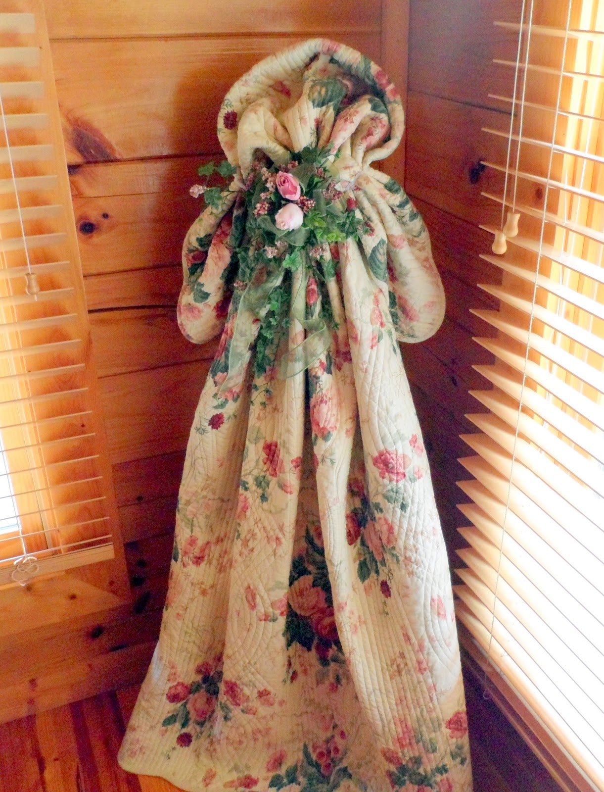 Loose Threads A Unique Quilt Display