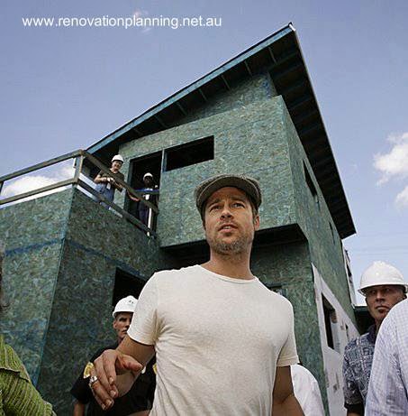 Visita del actor a una obra de arquitectura en construcción en Estados Unidos Brad Pitt visitando obra de arquitectura residencial en construcción