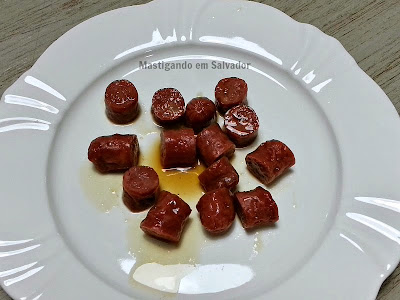 Gastronomia by Ana: Parte da porção de Linguicinhas Caramelizadas