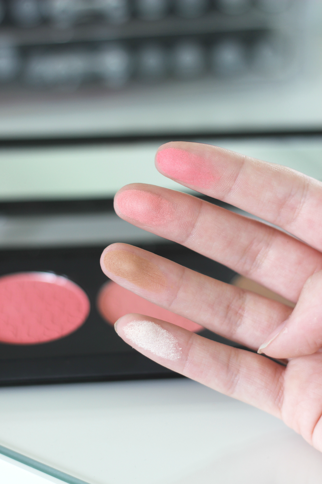 Elín Likes REVIEW • LA GIRL BEAUTY BRICK BLUSH PALETTE