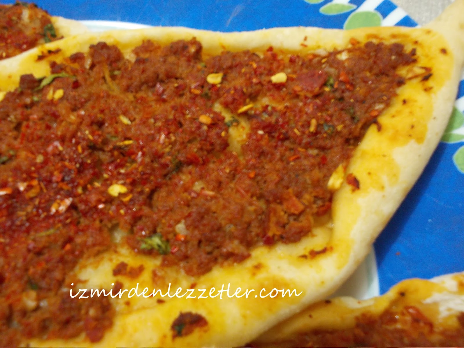 Ev Yapımı Kıymalı Pide İzmirdenlezzetler