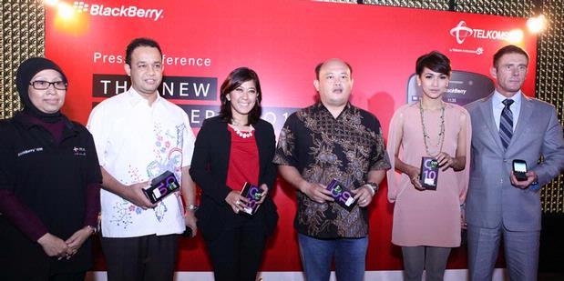 Ini Dia 4 Pengguna Pertama BlackBerry Q10 Telkomsel Bengkalis Pos