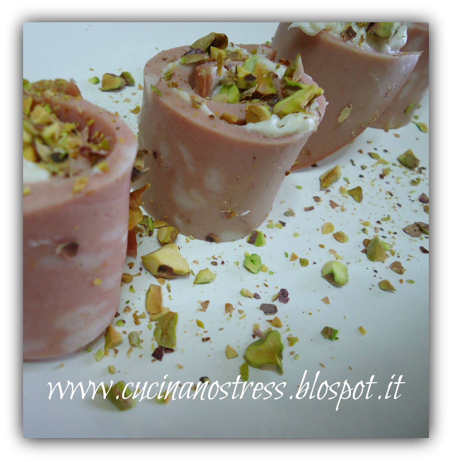 Cucinanostress ROTOLINI DI MORTADELLA CON STRACCHINO E PISTACCHI