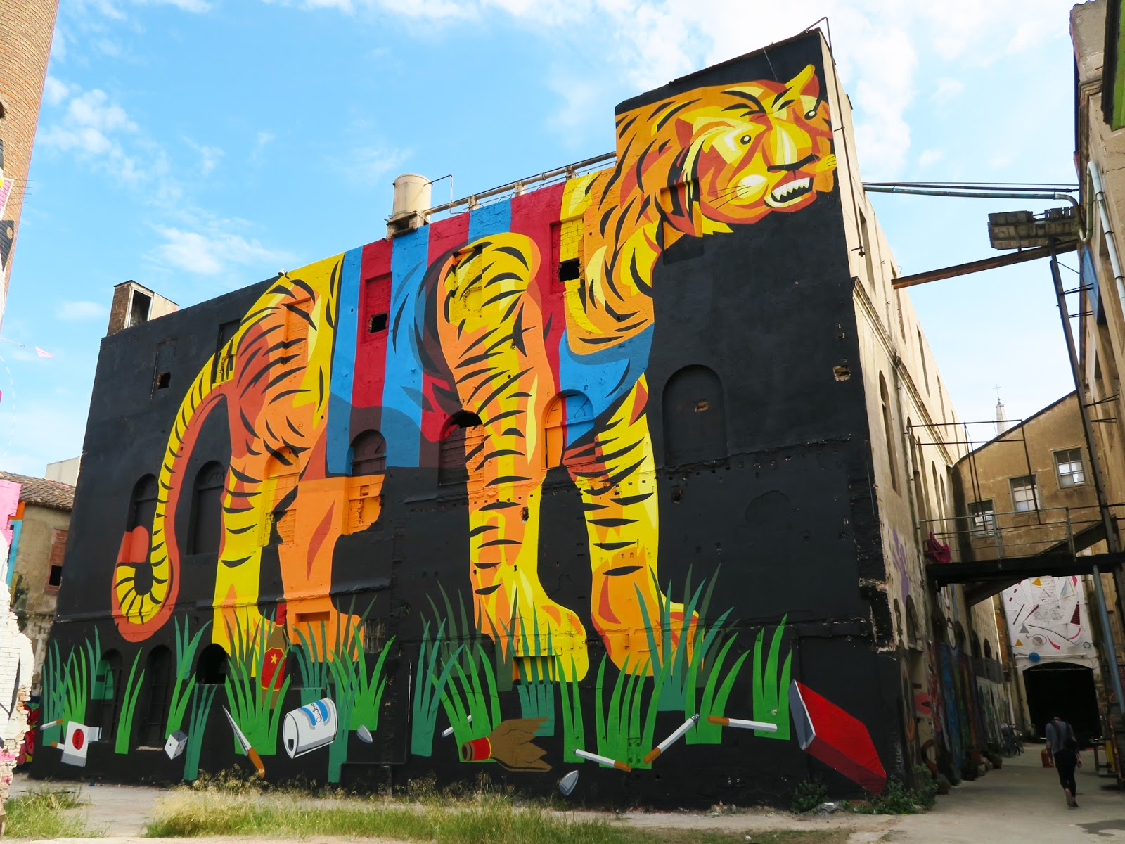 Franco Fasoli "JAZ" paints a new mural in Barcelona, Spain