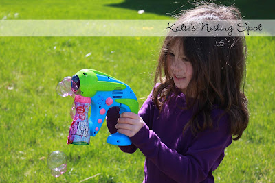 Katie's Nesting Spot: Review & Giveaway: Crayola Outdoor Colored Bubbles