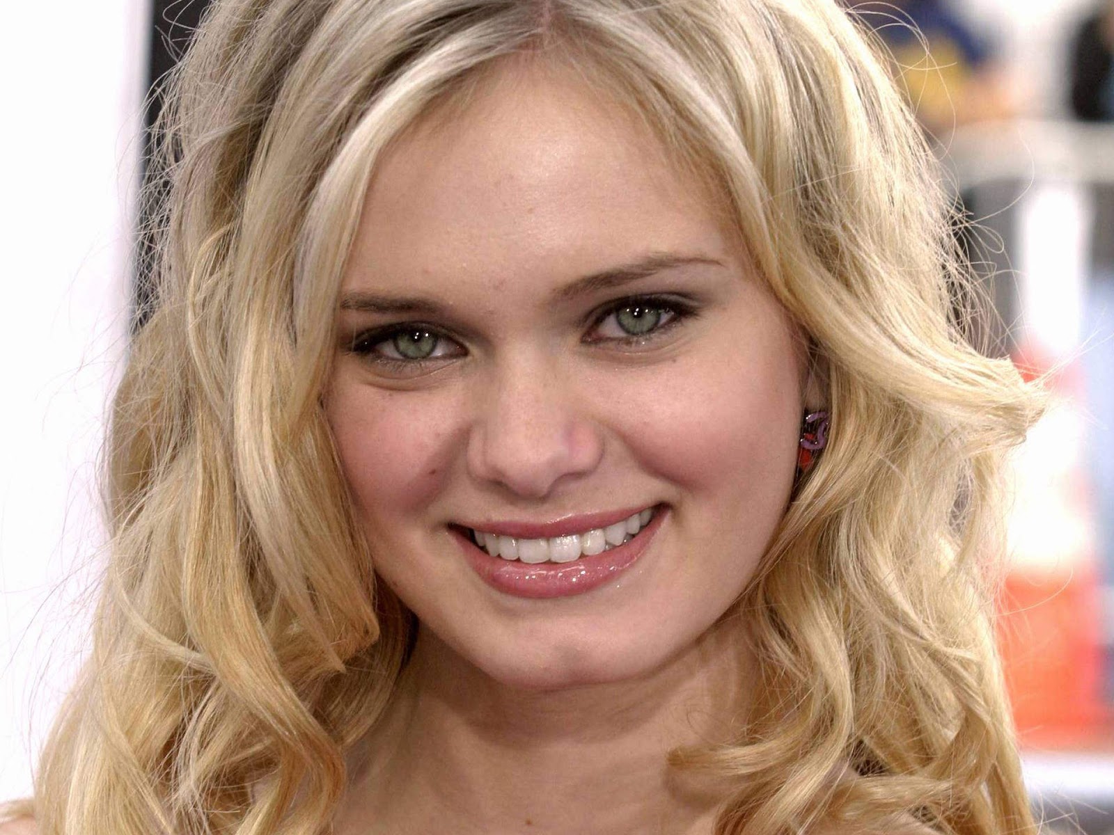 Actresses HD Wallpapers: Sara Paxton hd wallpapers