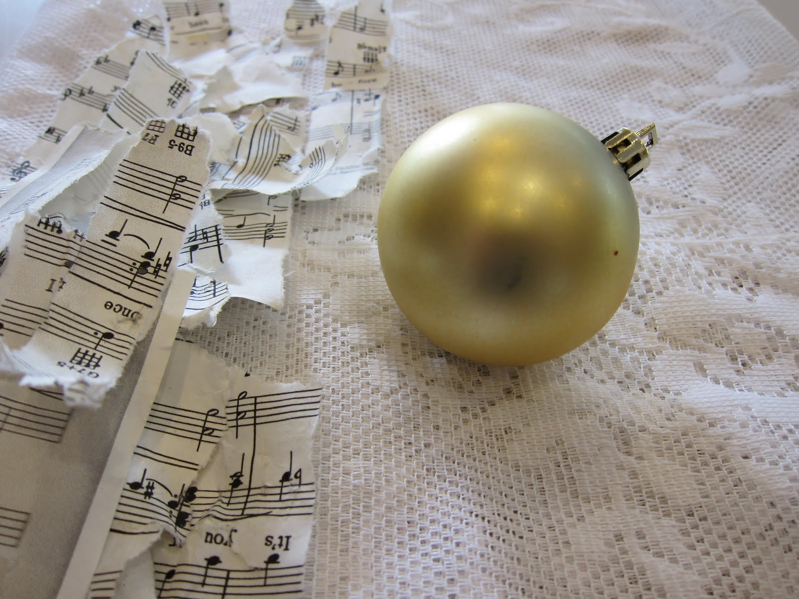 do it yourself divas DIY Musical Ornament