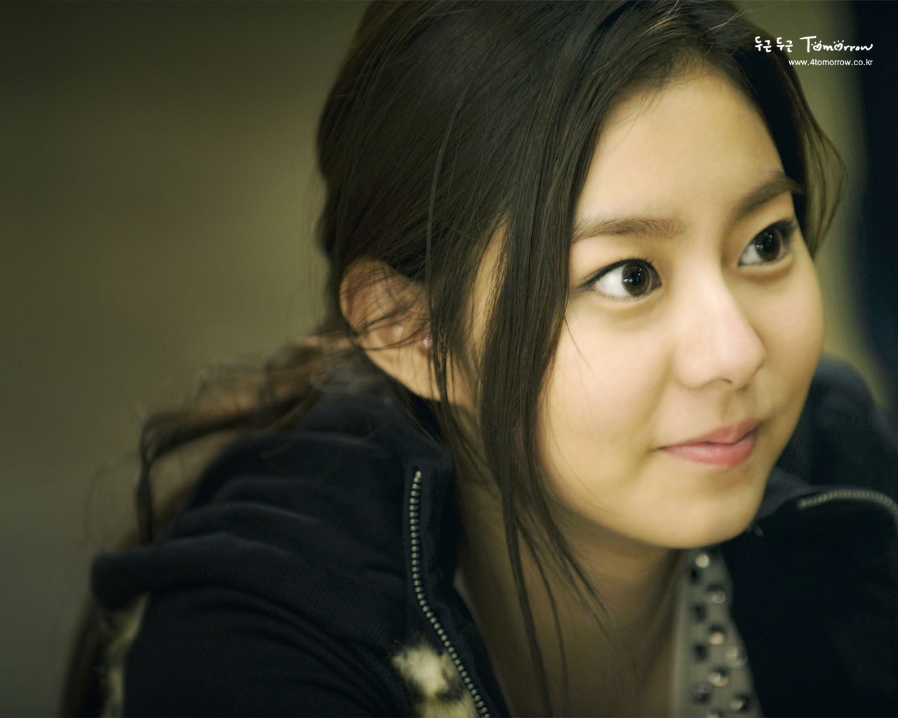 majalah korea: 10 Idol Star Korea Yang mempunyai Mata Indah yang Besar