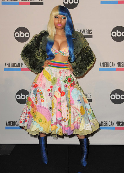 Nicki Minaj Rockin Two Toned Blue Blonde Hair During Ama S
