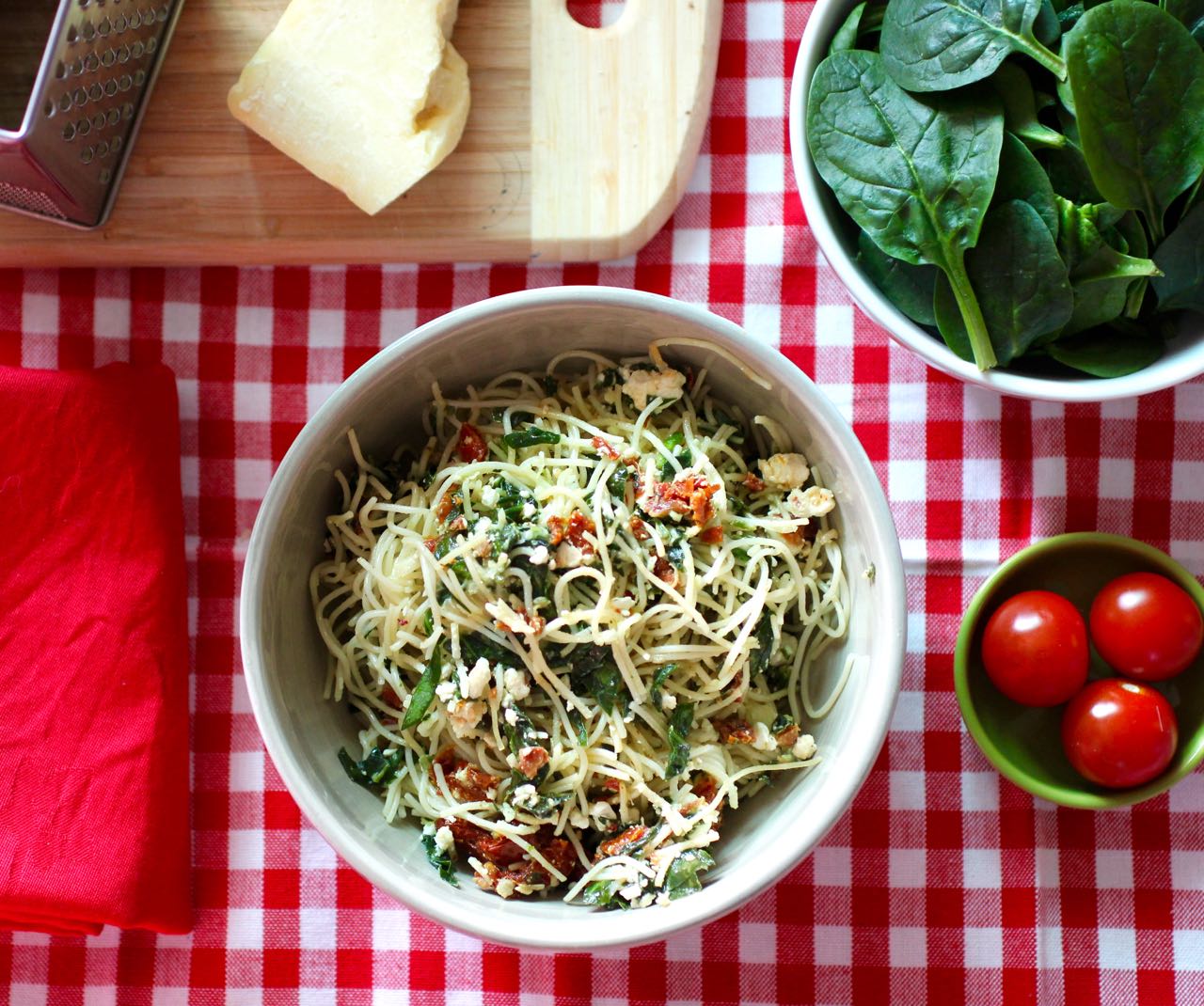 Green Gourmet Giraffe Angel hair pasta with feta, sundried tomatoes