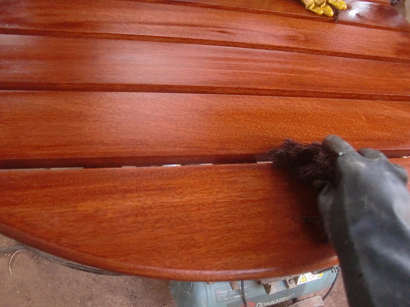 Decoraciones Manualidades En Madera: Barnizado Mesa Jardin