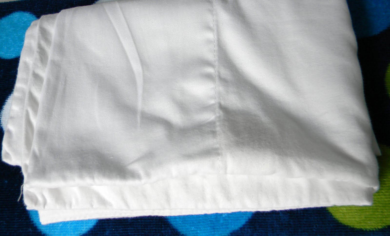 2 little hooligans Fat Quarter Friday {Pillowcase Tutorial}