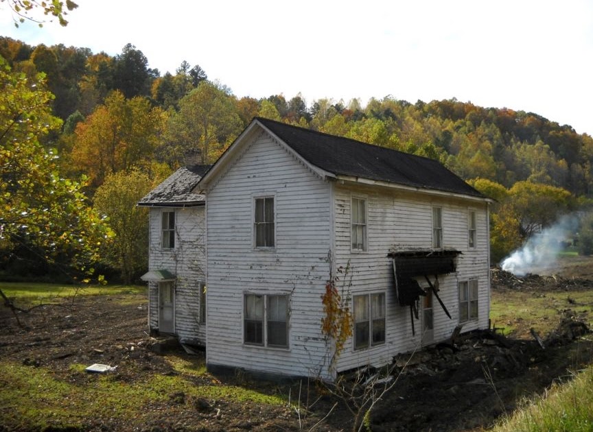Vanishing Eastern Kentucky Old House, Hitchins, Carter Co. KY