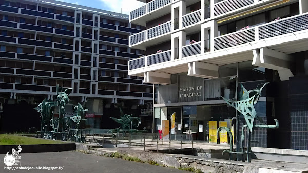 Lille - Résidence du Beffroi - Quartier Saint-Sauveur  Architectes: Jean Willerval, André Lagarde, Pierre Rignol Construction: 1962 - 1965