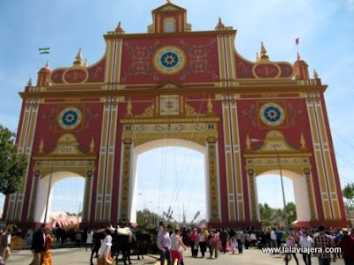 Portada del Real de la Feria año 2012 Portada Feria Abril Sevilla