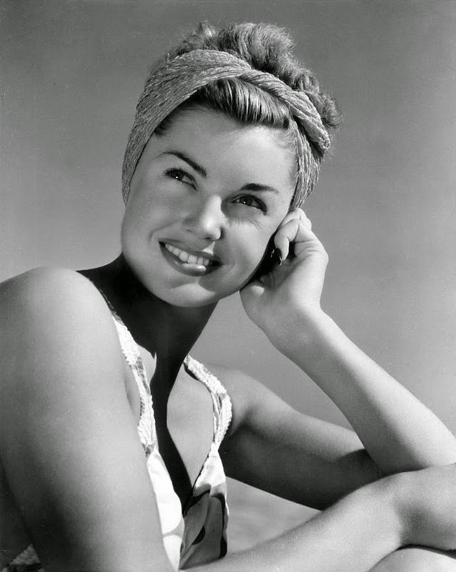 Beautiful Vintage Photos of Esther Williams in Swimsuits from the 1940s and 1950s vintage everyday