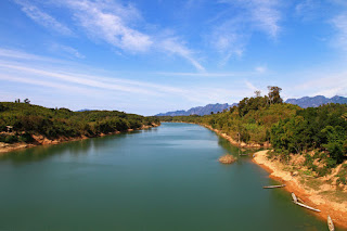 mekong river in laos