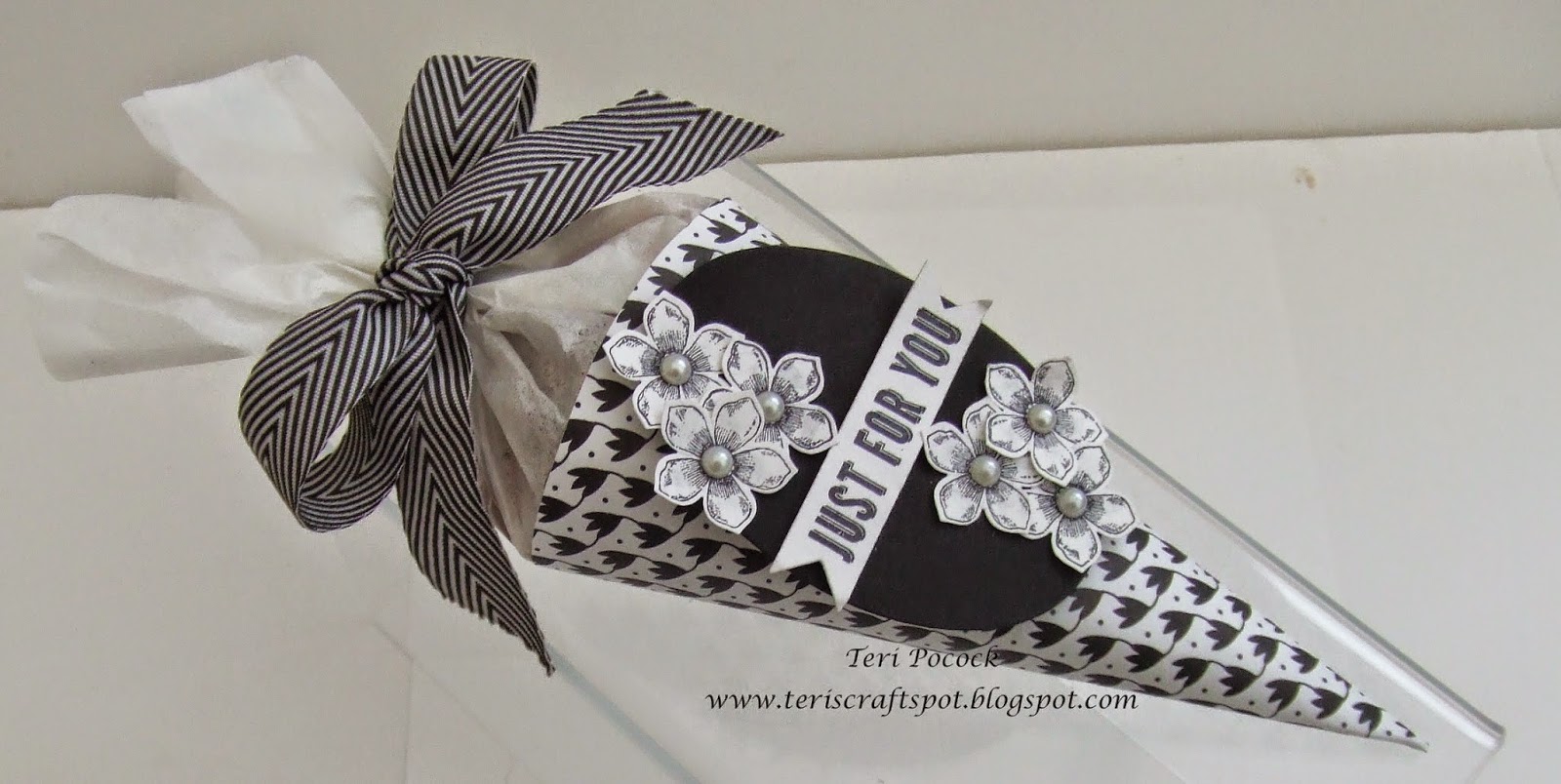 Stampin' Up! UK Demonstrator Teri Pocock Petite Petals Cone Treat Holder