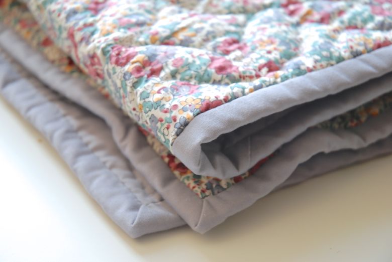 weald UK adventures diy baby... the handstitched circle quilt