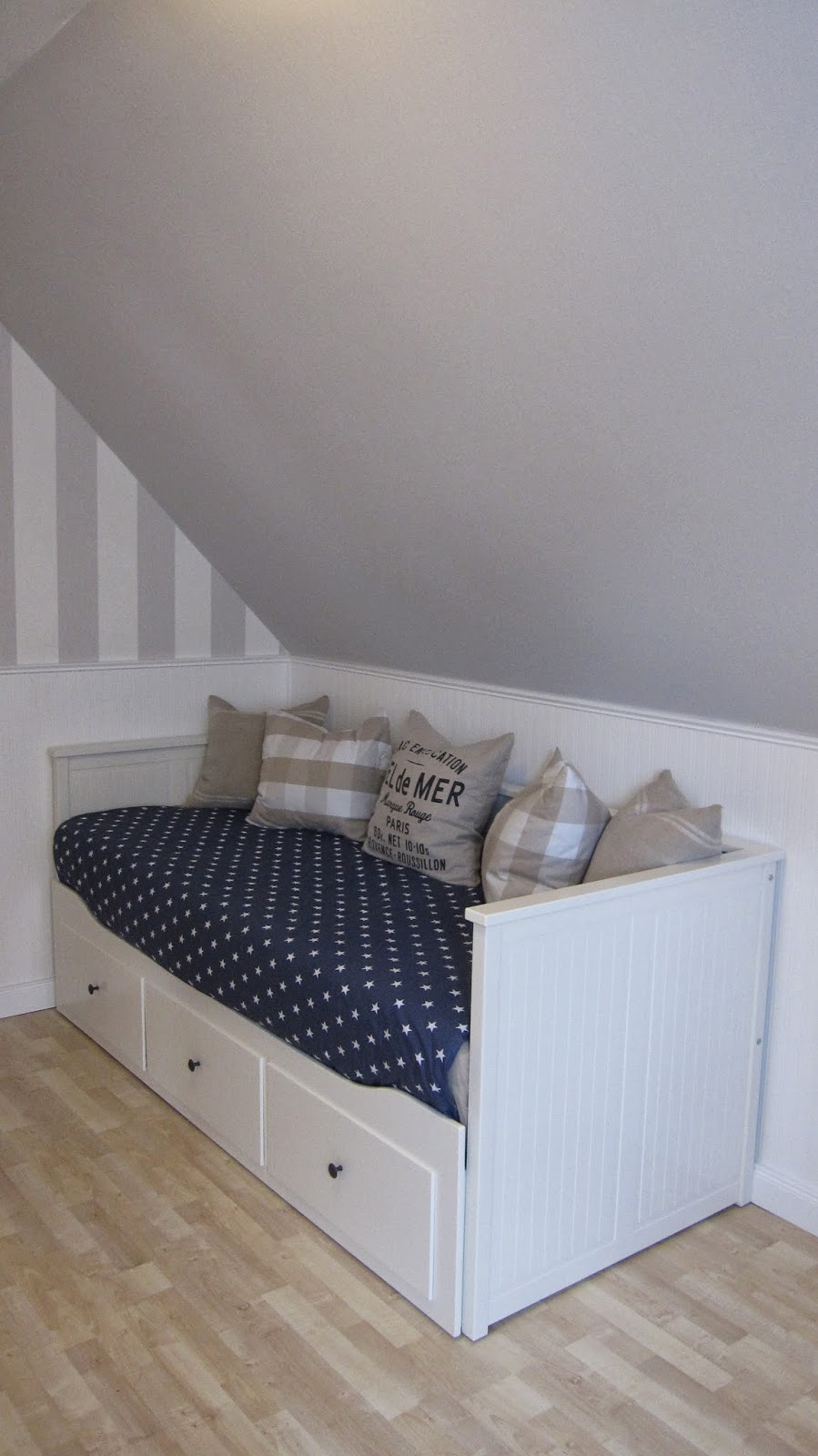 Kleines gelbes haus: hemnes tagesbett