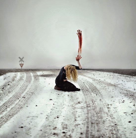 Surrealismo e lirismo na fotografia de Rachel Baran Rachel Baran fotografia surreal suave lirismo sentimentos mulher jovem autorretratos