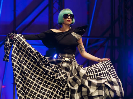 lady gaga hair coverlandia. Lady Gaga goes bald for Paul lady gaga hair coverlandia. lady gaga hair coverlandia. Lady Gaga goes bald for Paul