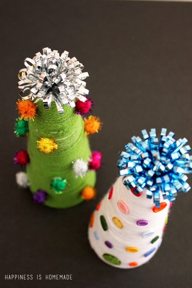 Yarn Wrapped Christmas Trees {Kid Craft} | #christmas #craft #kidscraft