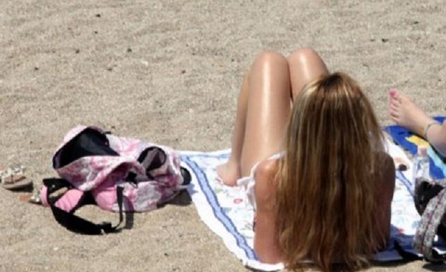 Την βίασε ο… άνδρα της στην παραλία και του έκανε μήνυση! Την βίασε ο… άνδρα της στην παραλία και του έκανε μήνυση!