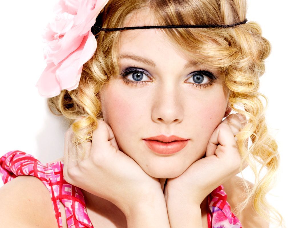 http://4.bp.blogspot.com/-eTl48NH1rYc/UFM_EkGKSAI/AAAAAAAAHq4/pUyxpKpG1Z0/s1600/Free-Taylor-Swift-Wallpapers-1.jpg