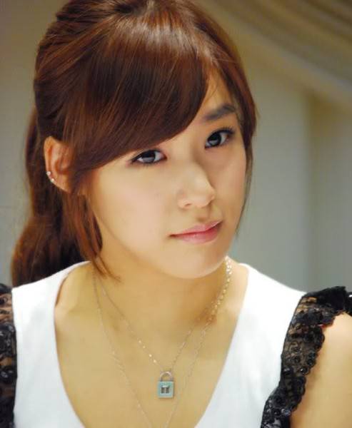 Erin+malik+tindik+lidah