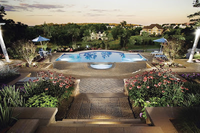 Piscina rodeada de vegetação Piscina rodeada de vegetação